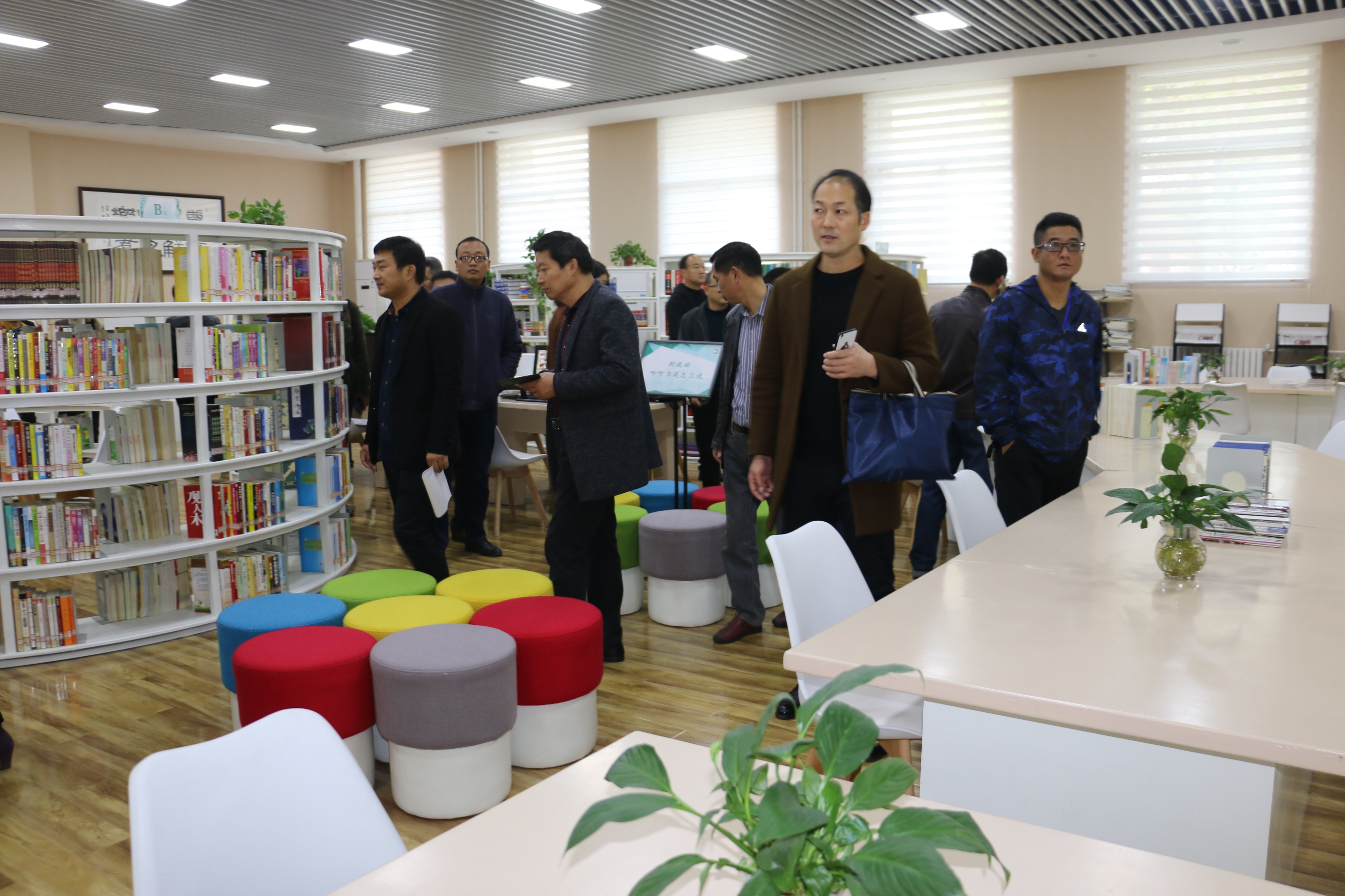 职称评审论文发表指南：如何精准选择学术期刊杂志并投稿成功