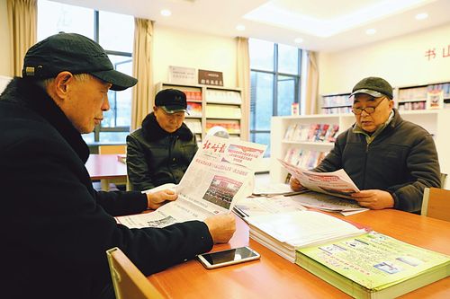 评审职称学术成果加分办理指南：著作专著出书出版与投稿发表论文优势对比