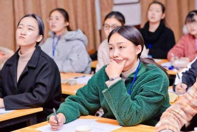 教师评职称专著教材出书全攻略：主编、副主编、编委署名与出版办理指南