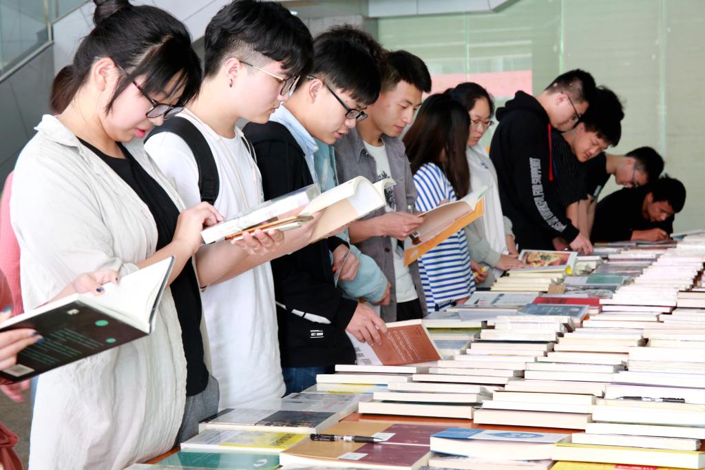 计算机教师评中高级职称进阶：中高级职称评定学术专著出书出版指南