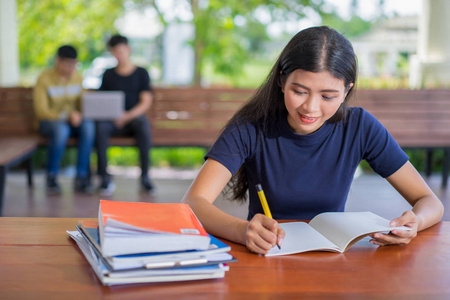 评职称出书出版著作：图书、教材、独著、合著著作挂名主编副主编与第一作者的选择与策略