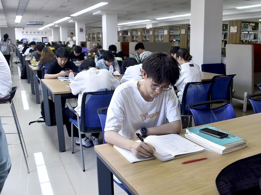 中高级政工师职称评定论文发表投稿攻略：上知网万方收录文学语言研究专业方向期刊杂志推荐信息