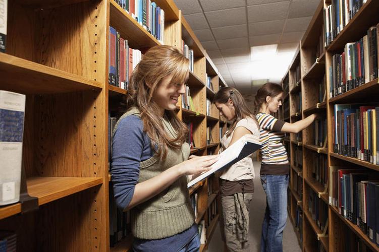 G4教育翻译外国文学语言教学《英语广场》期刊：论文发表征投稿